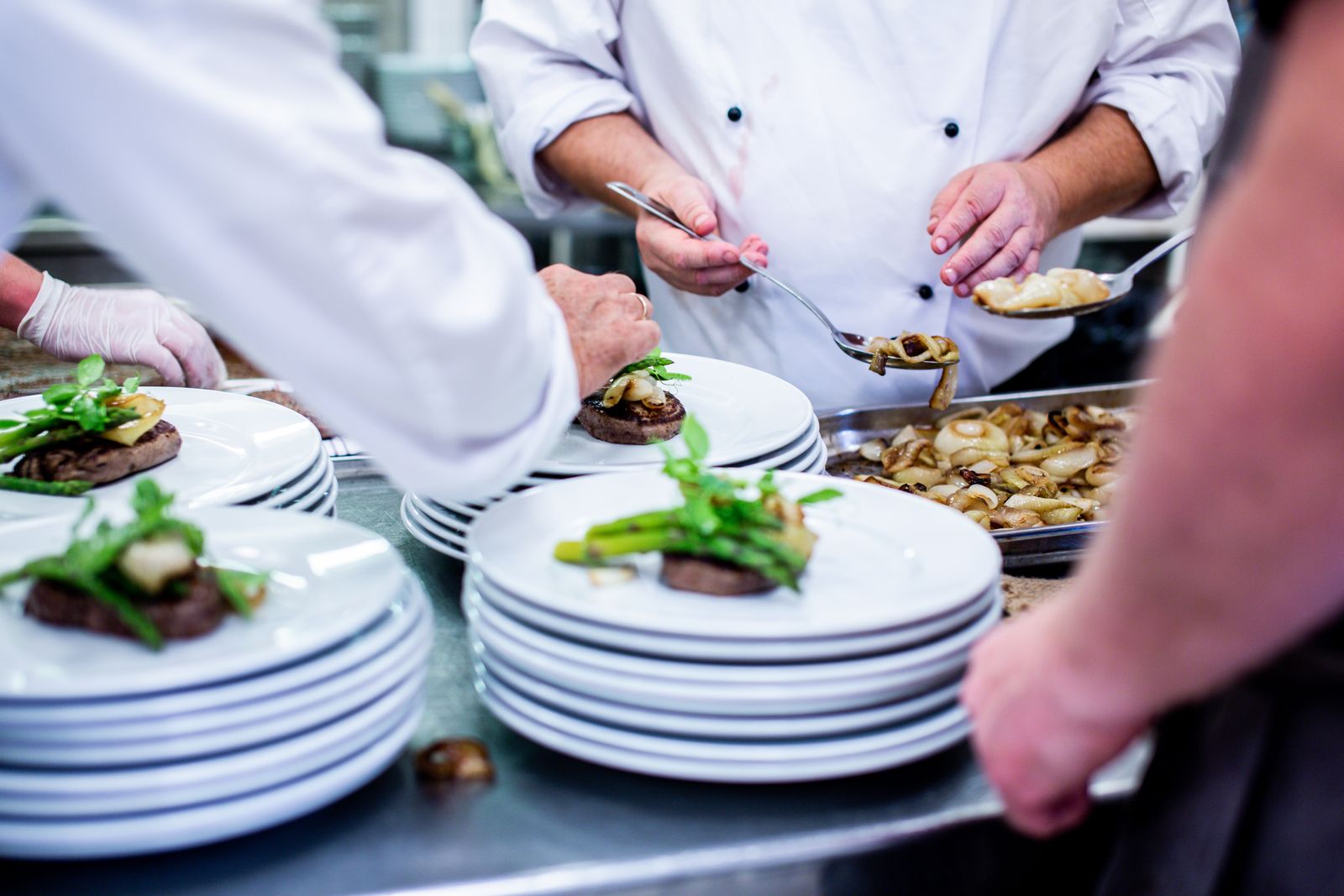Preparación de platos para un servicio gastronómico