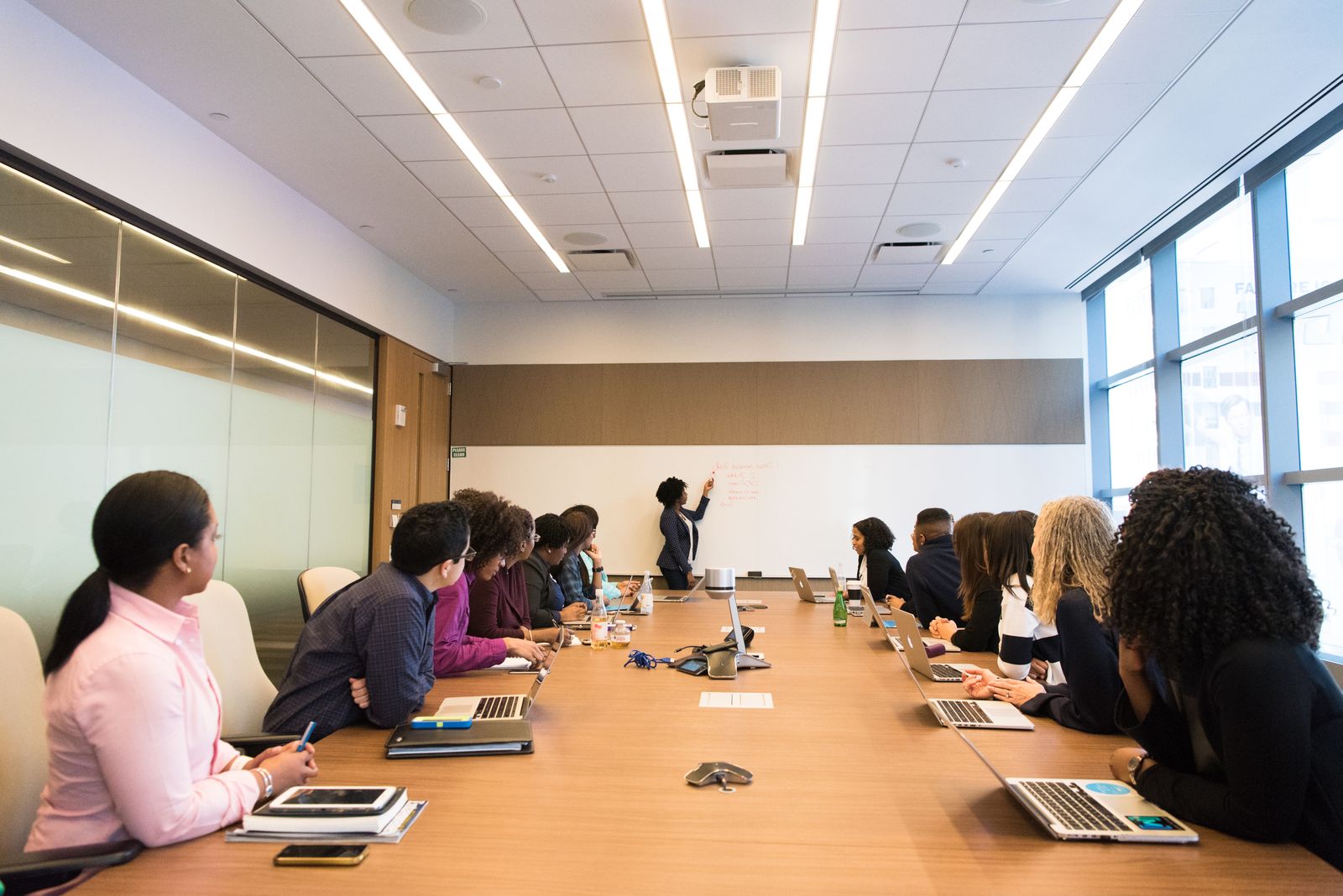 Reunión de trabajo en una sala