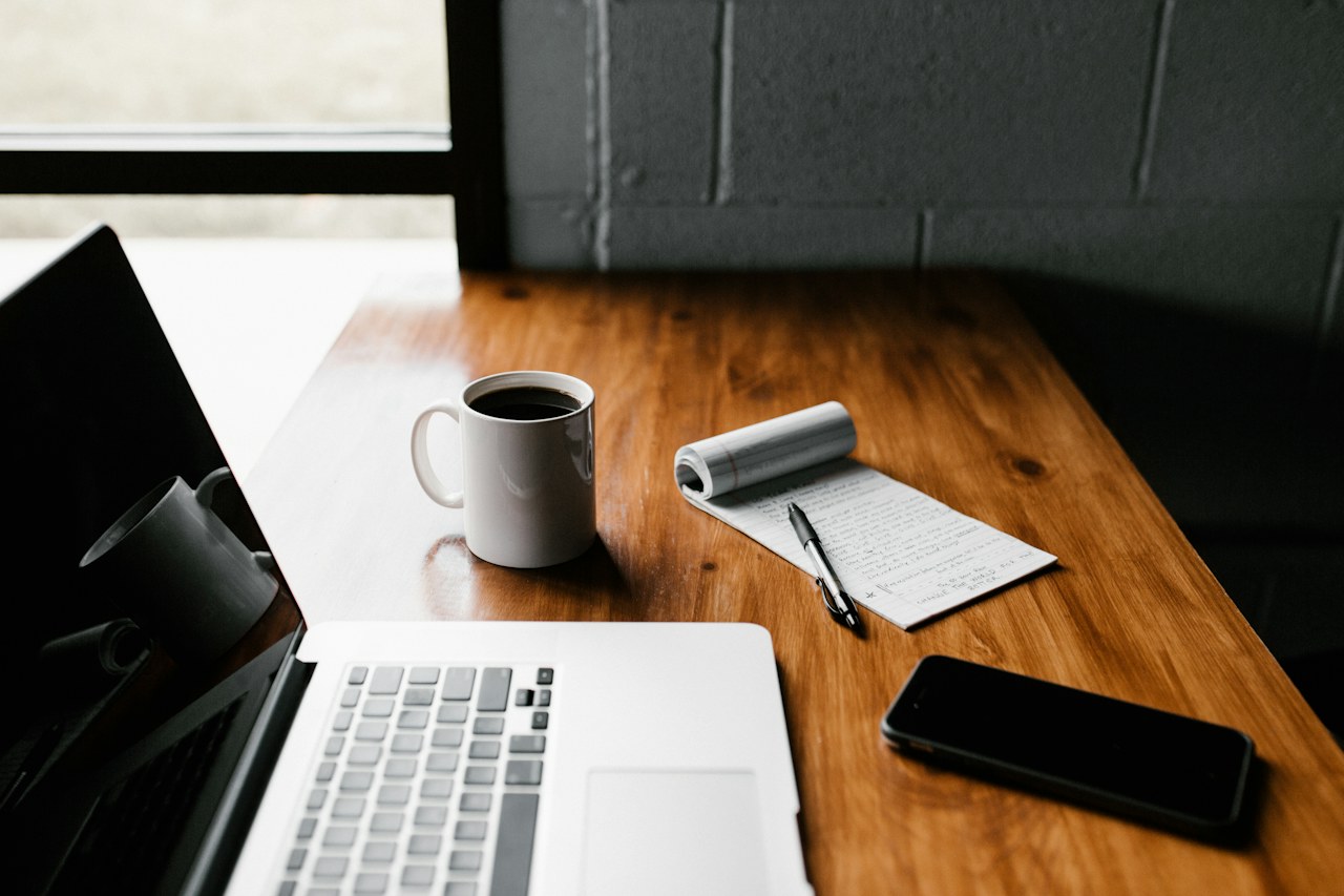 Espacio de trabajo con computadora portátil