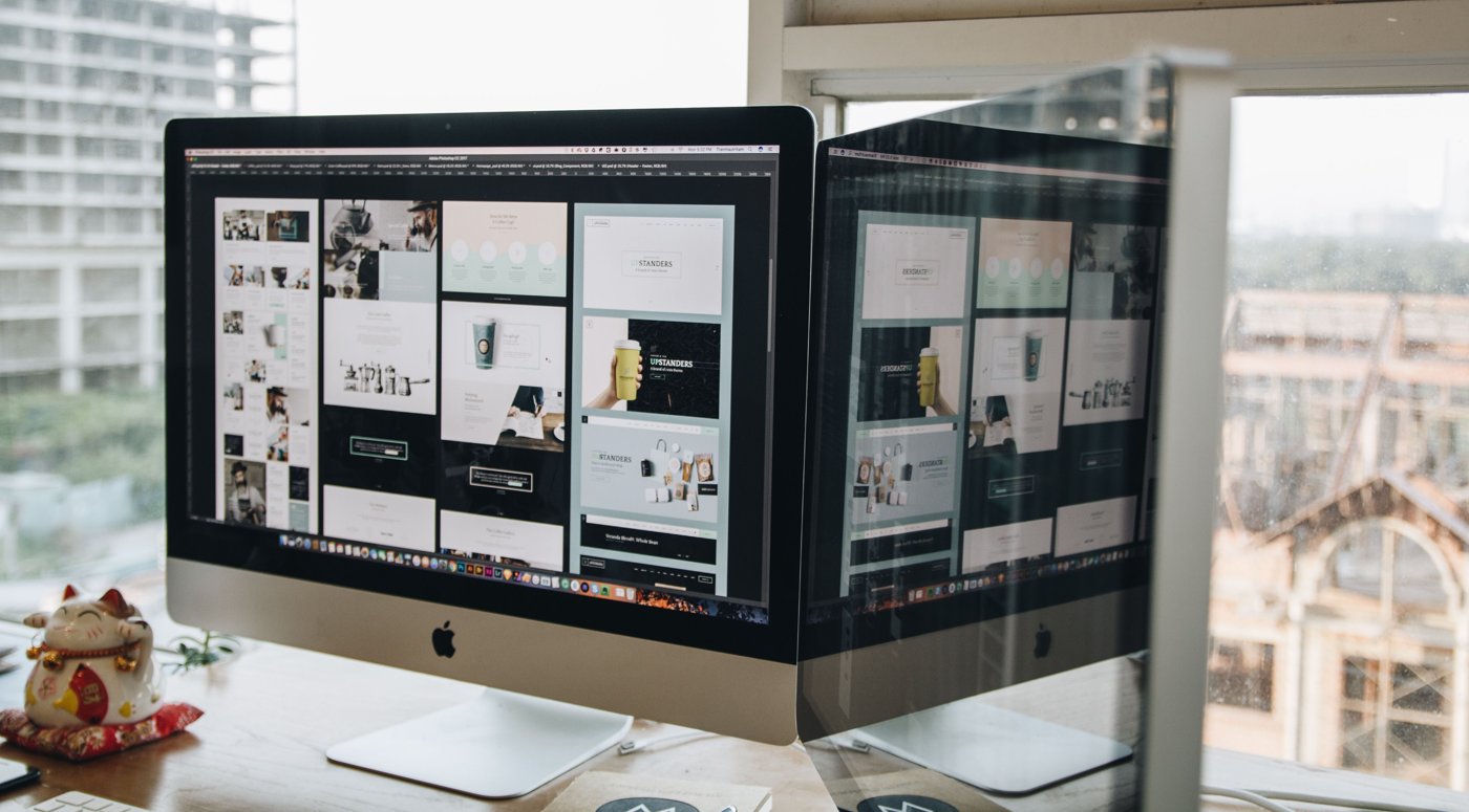Monitores com layouts de sites