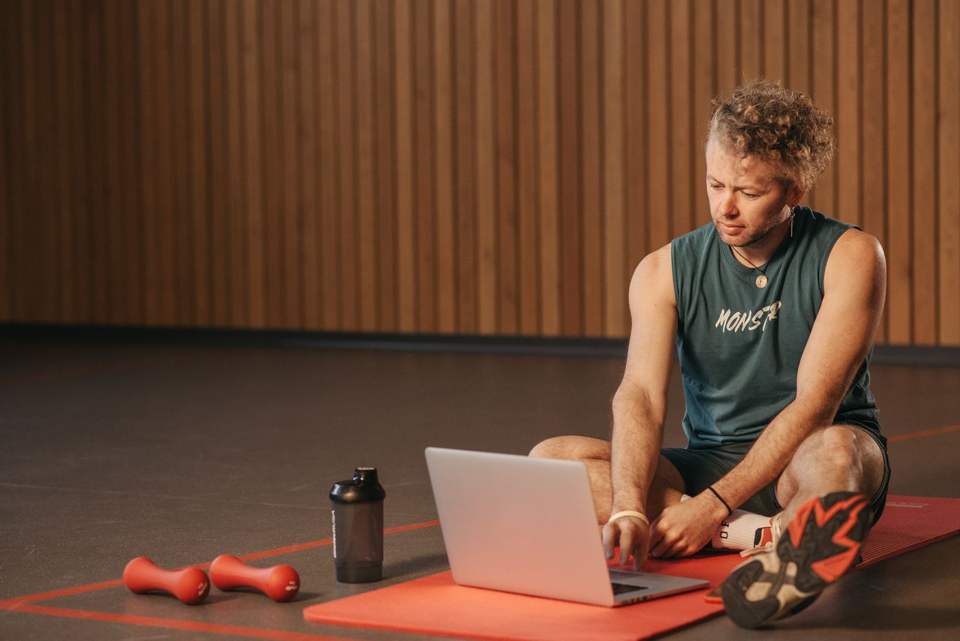 Entrenamiento en casa con computadora